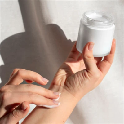 What Is Isononyl Isononanoate and Why Is It So Popular in Skincare Formulas?